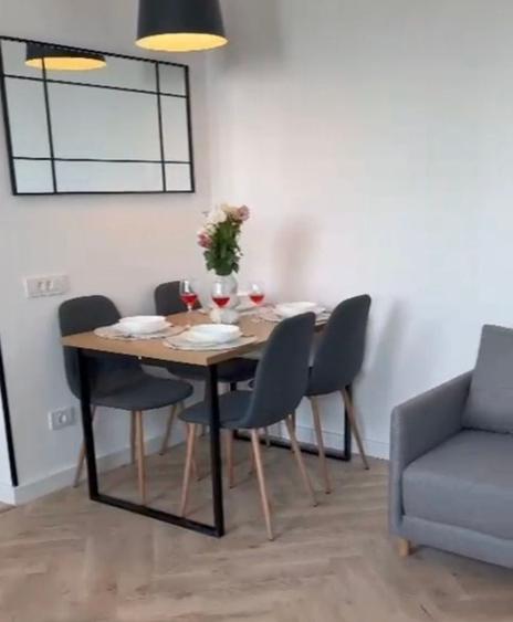 Apartament cu 3 camere semidecomandat în Sala Palatului