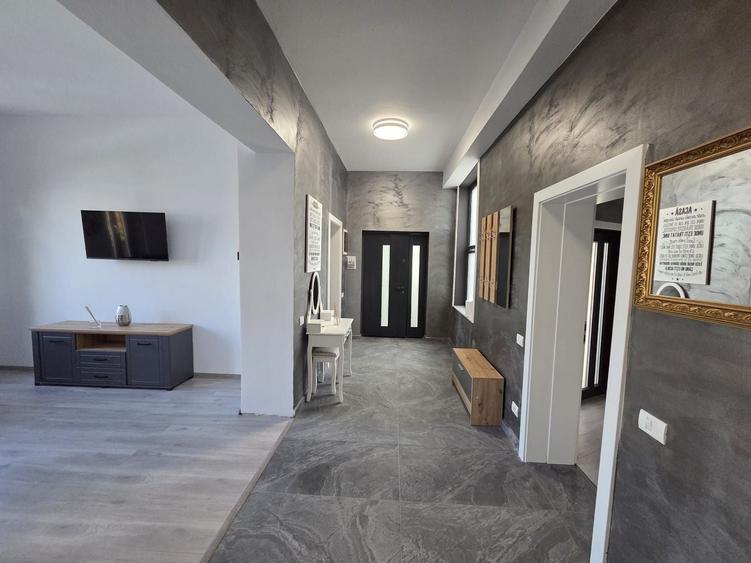 Apartament cu 3 camere decomandat în Parcul Carol