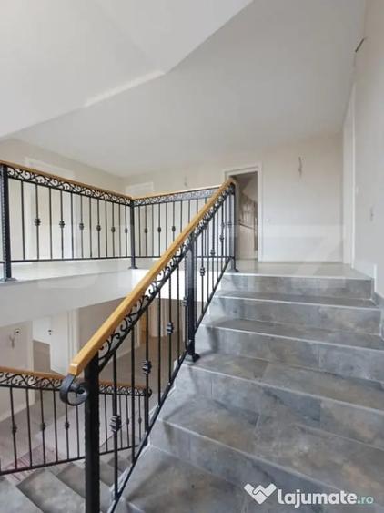 Casă cu 5 camere cu Teren 1590 Mp în Luna