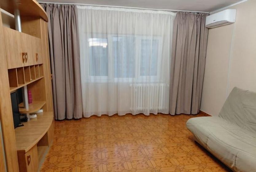 Apartament cu 3 camere decomandat, mobilat în Nerva Traian