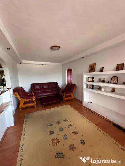 Apartament cu 3 camere decomandat în Gara
