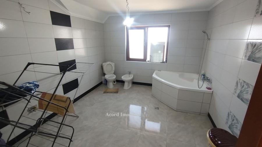 Casă individuală cu 5 camere cu Canalizare în Valu lui Traian