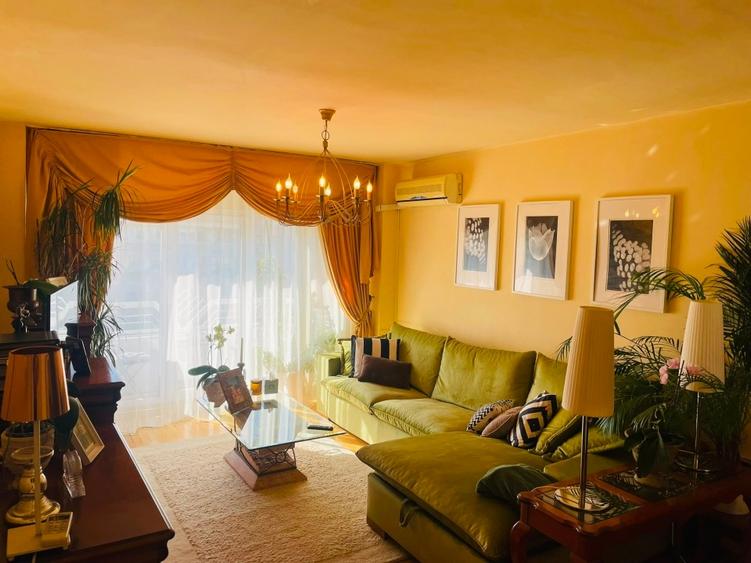 Apartament cu 3 camere decomandat, mobilat în Decebal