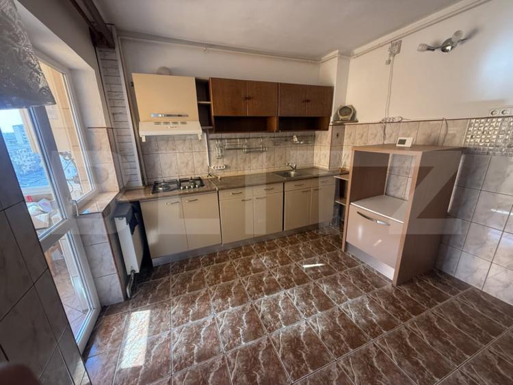 Apartament cu 4 camere decomandat în Micro 5