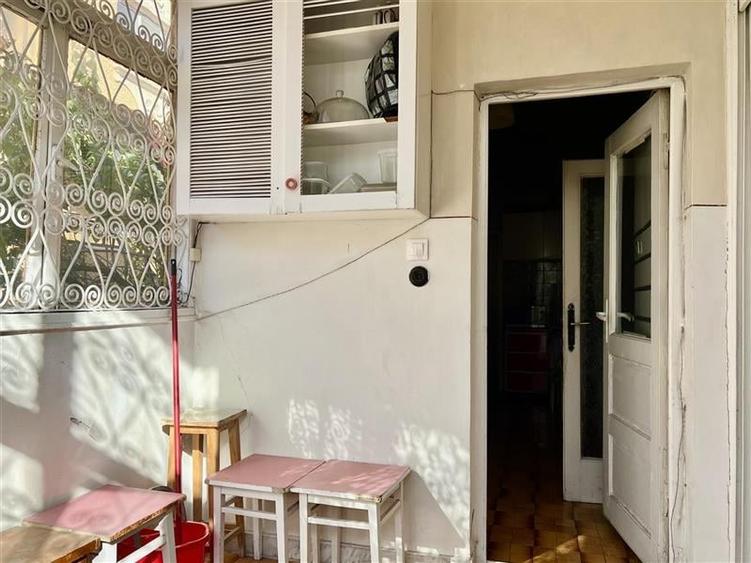 Casă individuală cu 10 camere cu Garaj în Primăverii