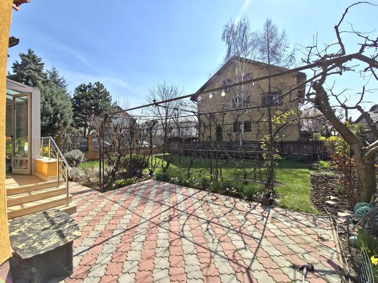 Casă individuală cu 5 camere cu Canalizare în Prelungirea Ghencea