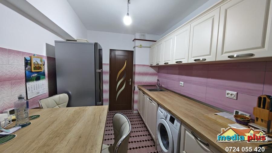 Apartament cu 4 camere decomandat în I. C. Frimu
