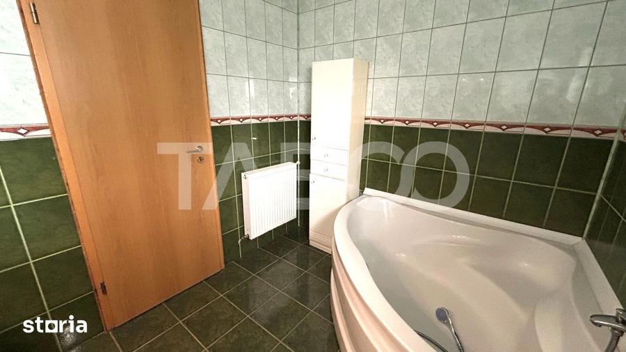 Apartament cu 4 camere semidecomandat, mobilat în Tilișca
