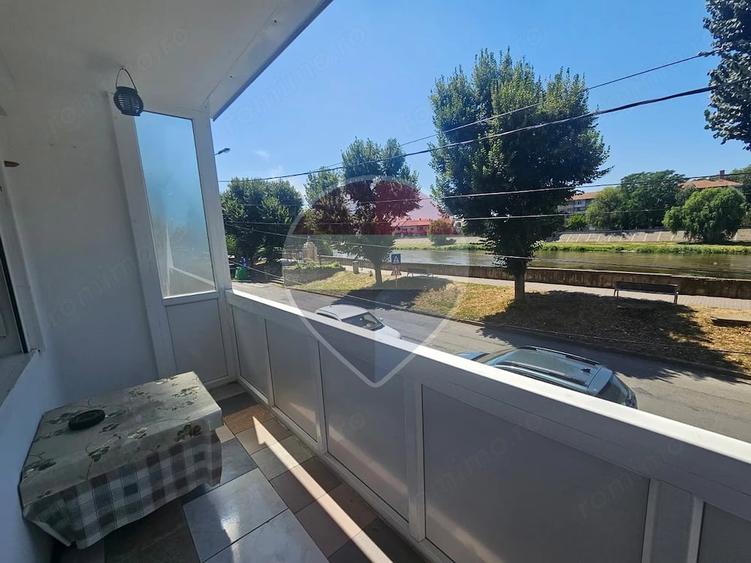 Apartament cu 4 camere decomandat în Central