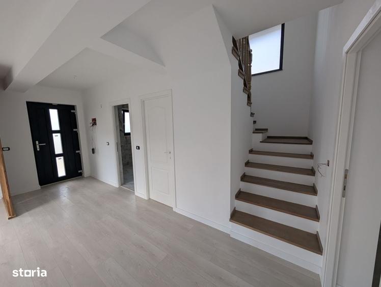 Casă cu 4 camere cu Teren 400 Mp în Central
