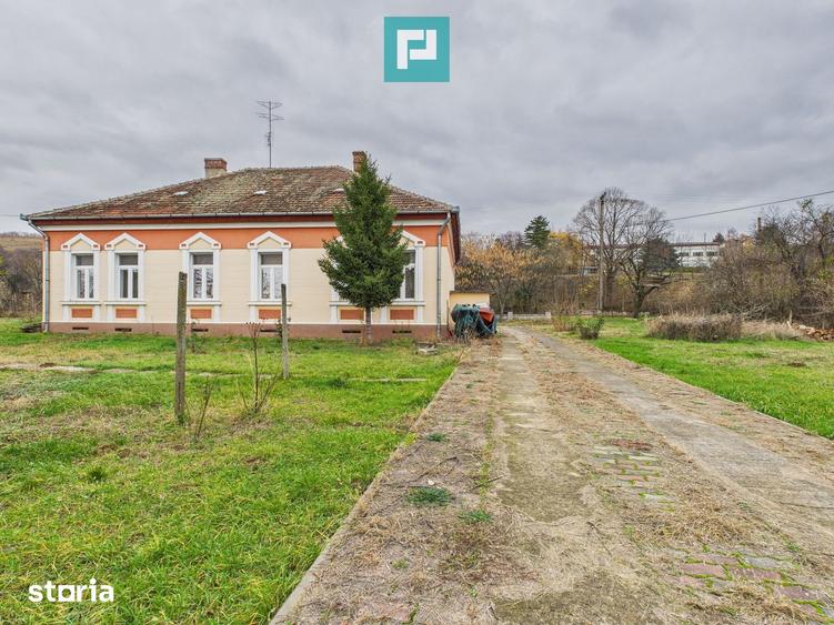 Casă cu 7 camere cu Teren 2703 Mp în Mașloc