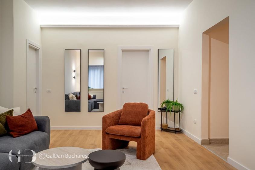 Apartament cu 3 camere, mobilat în P-ța Universității