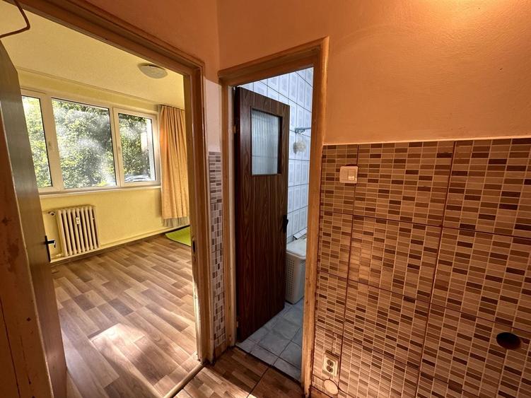 Apartament cu 4 camere semidecomandat în Drumul Taberei