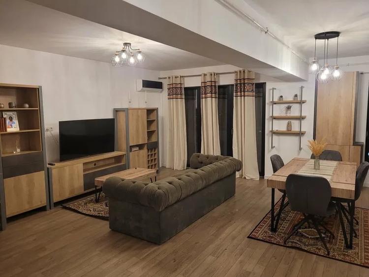 Apartament cu 3 camere decomandat, mobilat în Rovine