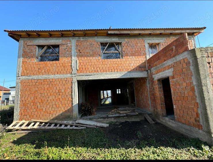 Casă cu 5 camere în Vladimirescu