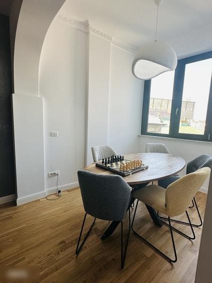 Apartament cu 4 camere în Victoriei