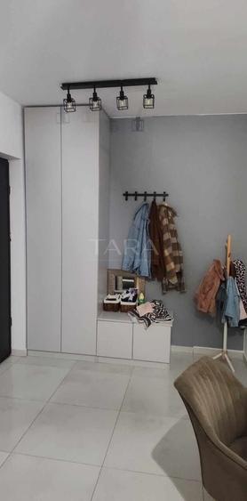 Apartament cu 3 camere semidecomandat, mobilat în Vest