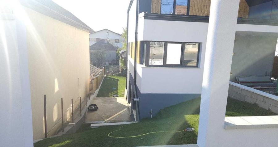 Duplex cu 4 camere cu Canalizare în Dâmbul Rotund