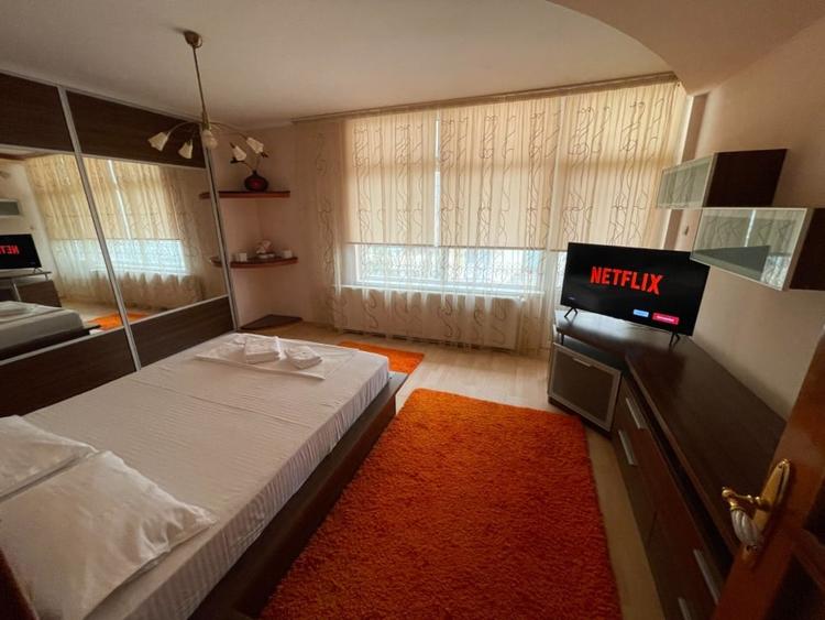 Apartament cu 3 camere decomandat în Sud