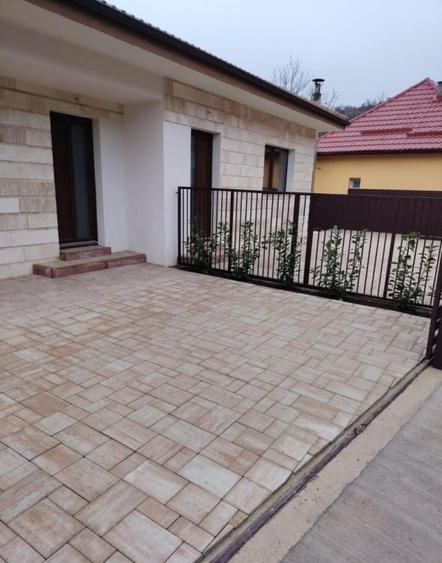 Duplex cu 4 camere cu Teren 300.5 Mp în Florești