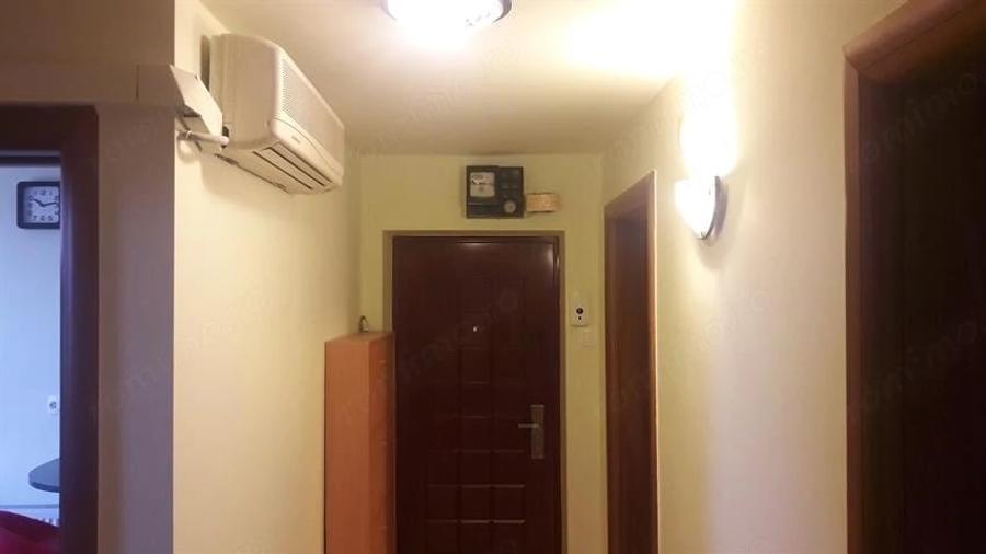 Apartament cu 3 camere semidecomandat în Ultracentral