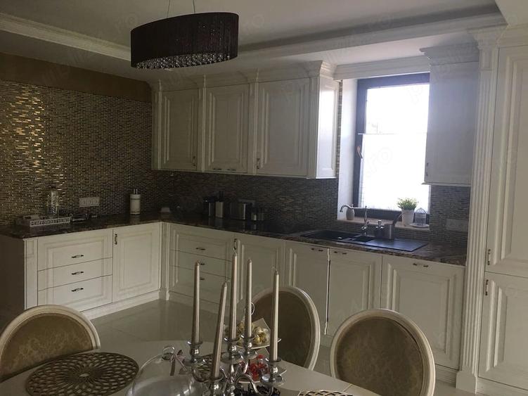 Casă cu Teren 5000 Mp în Central
