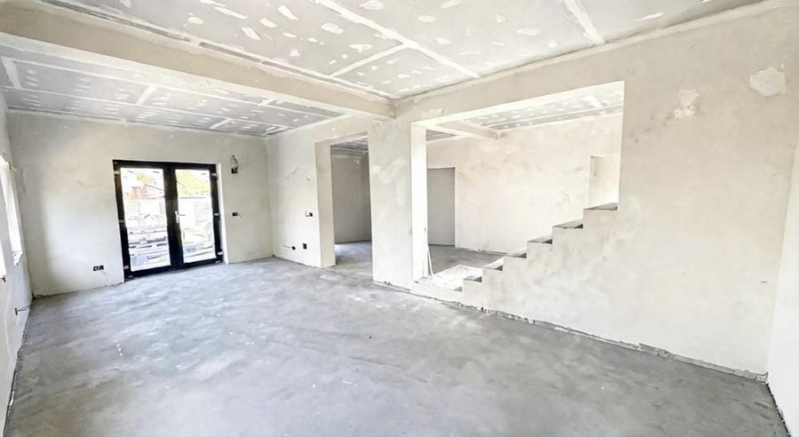 Casă cu 4 camere în Central