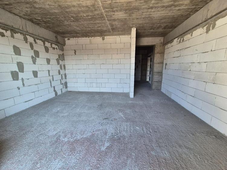 Apartament cu 2 camere decomandat în Kamsas