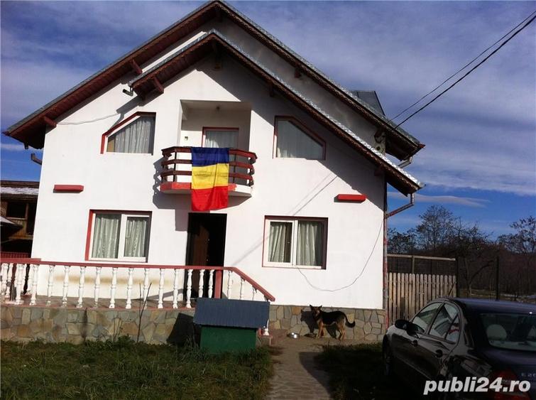Casă cu 5 camere cu Teren 400 Mp în Teișani