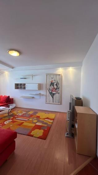 Apartament cu 3 camere decomandat, mobilat în Băneasa