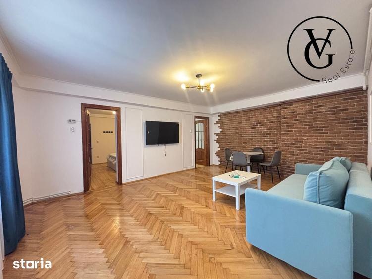 Apartament cu 3 camere semidecomandat în Centrul Civic