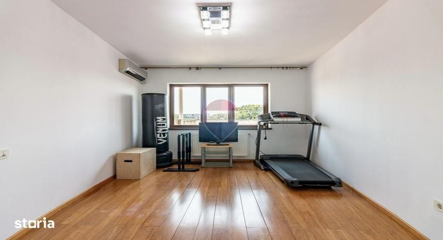Apartament cu 4 camere în Unirii