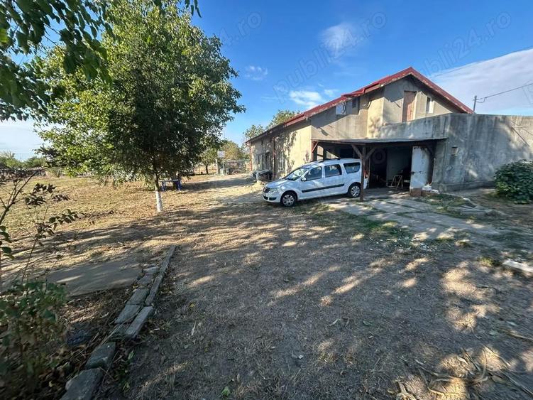 Casă cu 6 camere cu Teren 1500 Mp în Florica