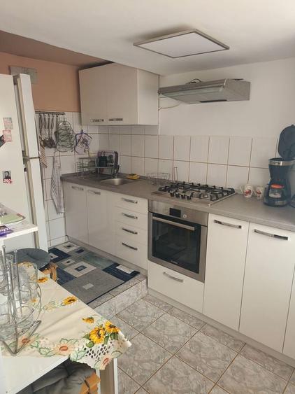 Casă individuală cu 7 camere cu Canalizare în Astra