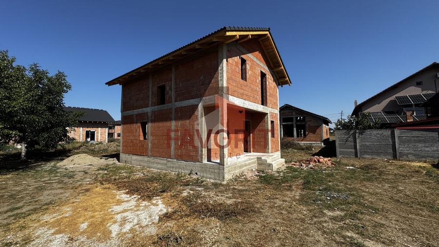 Casă individuală cu 4 camere cu Canalizare în Moșnița Nouă