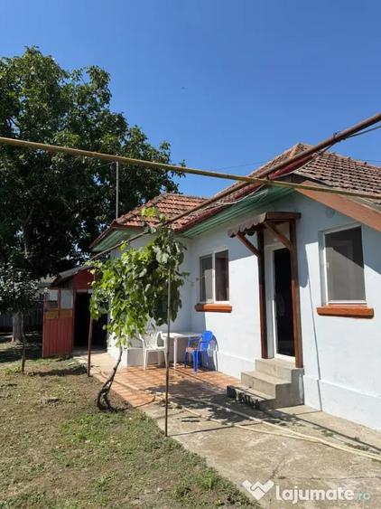Casă cu 4 camere cu Teren 1000 Mp în Ciorani