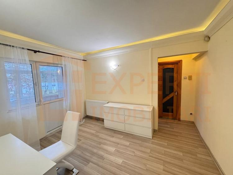 Apartament cu 4 camere decomandat, mobilat în Casa de Cultură