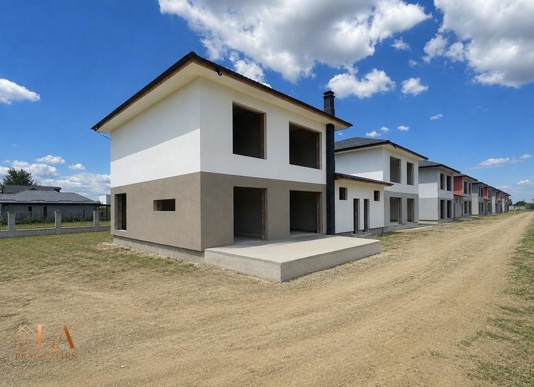 Casă individuală cu 5 camere cu Canalizare în Domnești