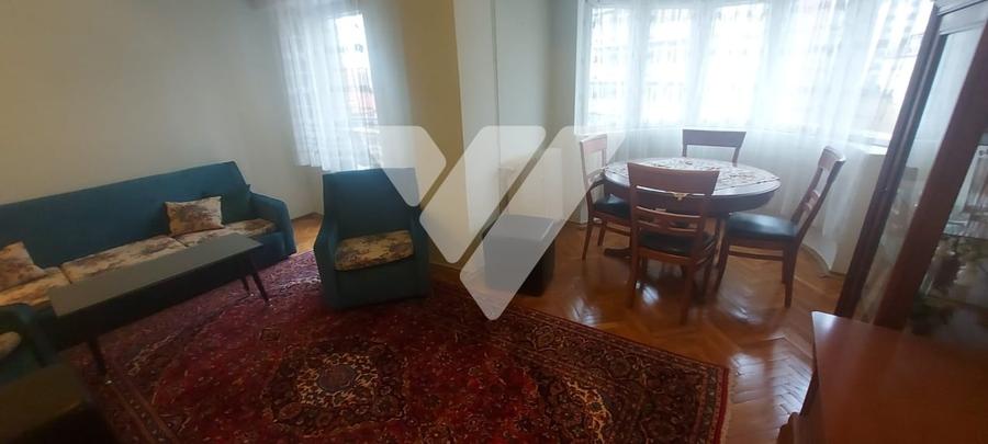 Apartament cu 5 camere decomandat, mobilat în Central