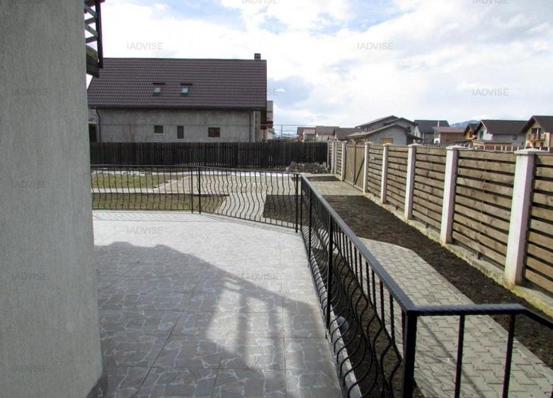 Casă individuală cu 6 camere decomandat cu Canalizare în Sud