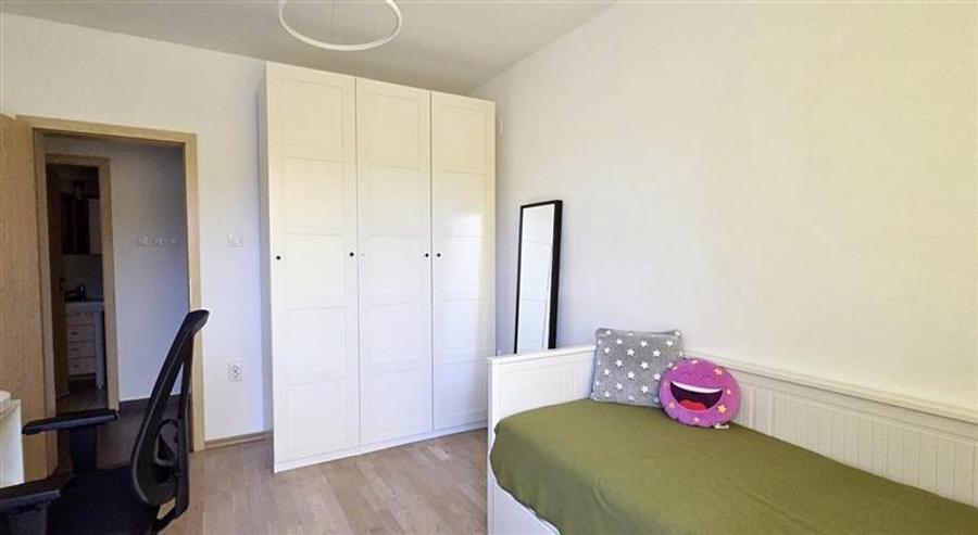 Apartament cu 3 camere decomandat în Crișan
