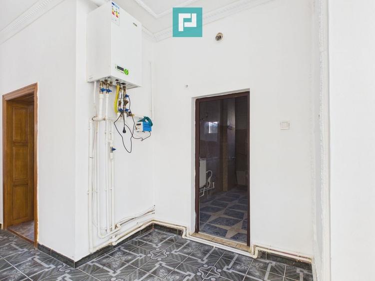 Casă individuală cu 5 camere cu Canalizare în Pârneava