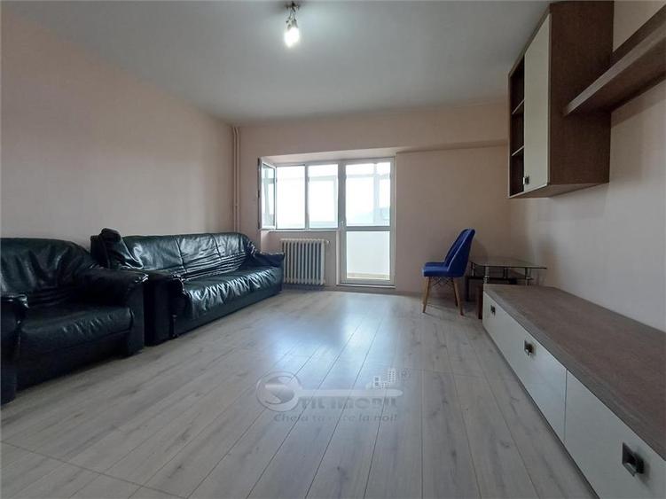 Apartament cu 4 camere decomandat în Nicolina