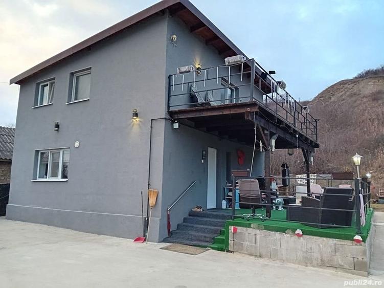 Casă cu 4 camere cu Teren 9000 Mp în Turda