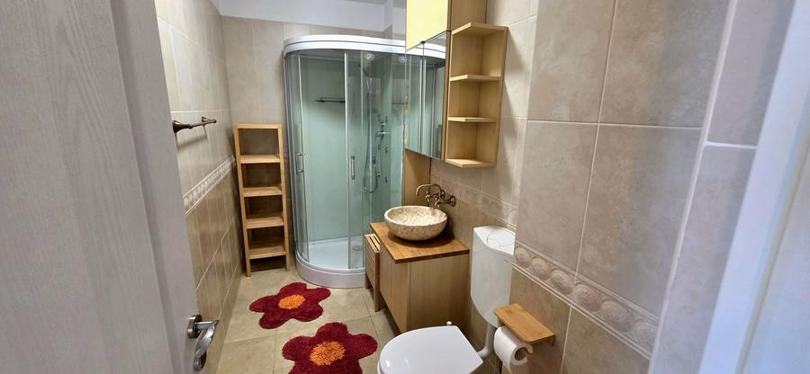 Apartament cu 4 camere decomandat în Cișmigiu