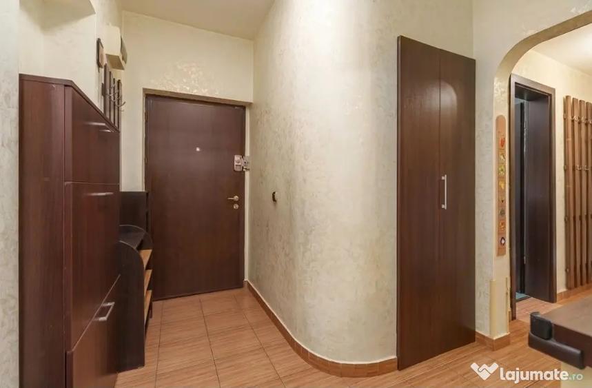 Apartament cu 3 camere decomandat în Uverturii