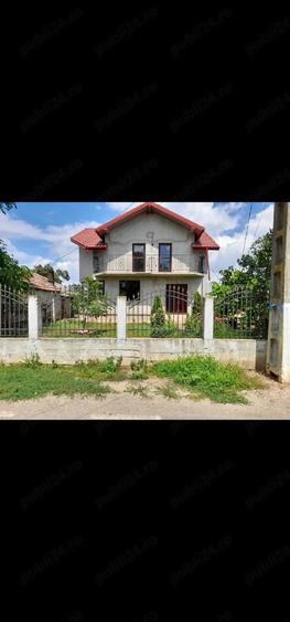 Casă cu 4 camere cu Teren 1000 Mp în Țepu