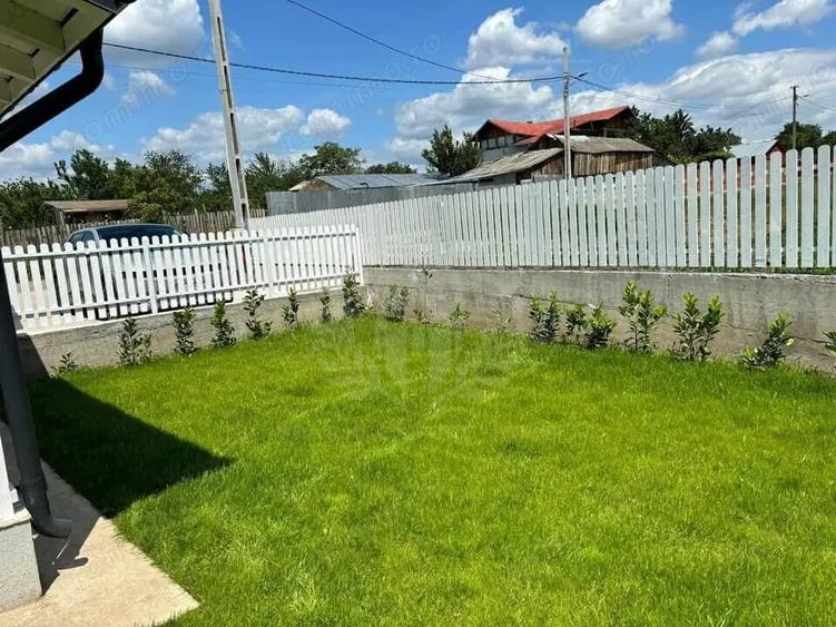 Casă cu 4 camere cu Teren 200 Mp în Păulești