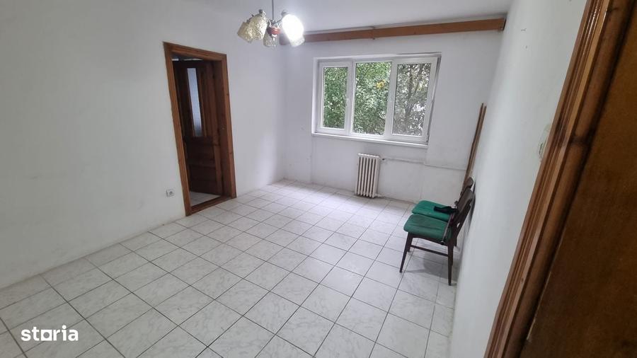 Apartament cu 2 camere nedecomandat în Nufărul