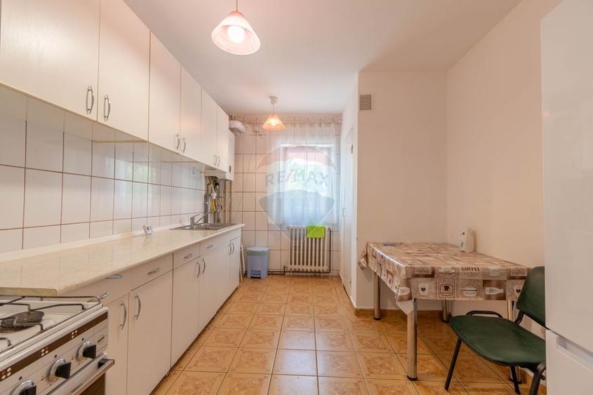 Apartament cu 3 camere decomandat în Zorilor